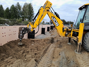 Экскаватор-погрузчик JCB 3cx с гидромолотом